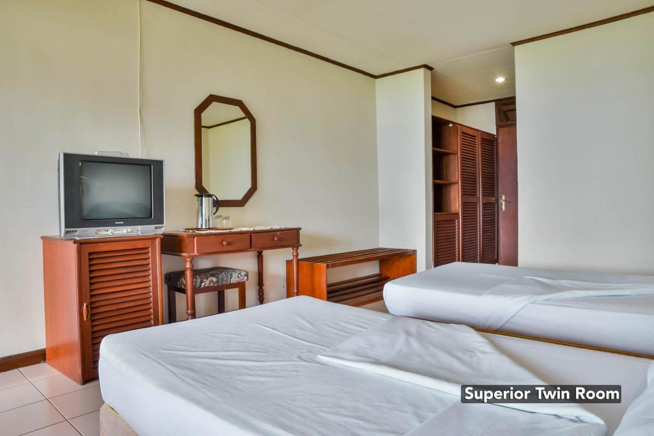 โรงแรม ชิลลินตง Ambarita ภายนอก รูปภาพ