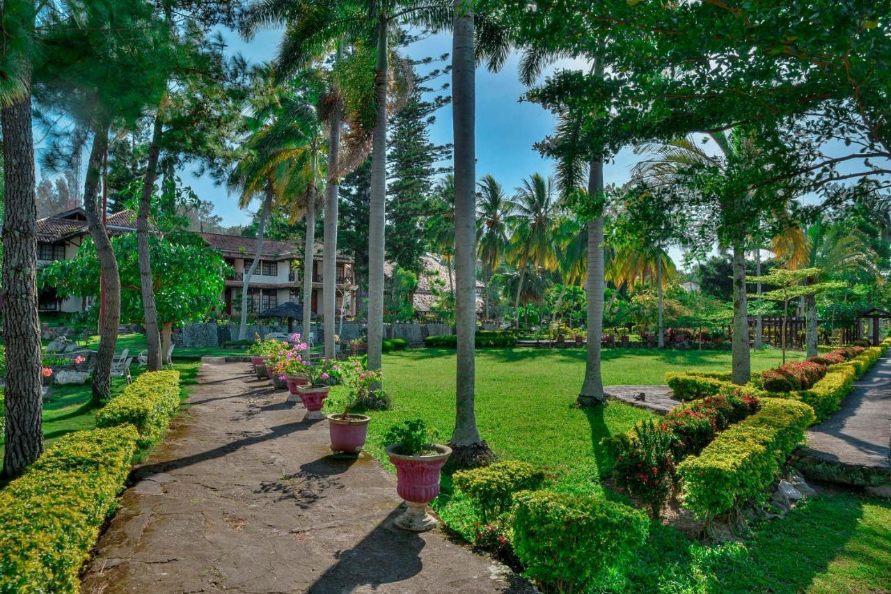 โรงแรม ชิลลินตง Ambarita ภายนอก รูปภาพ