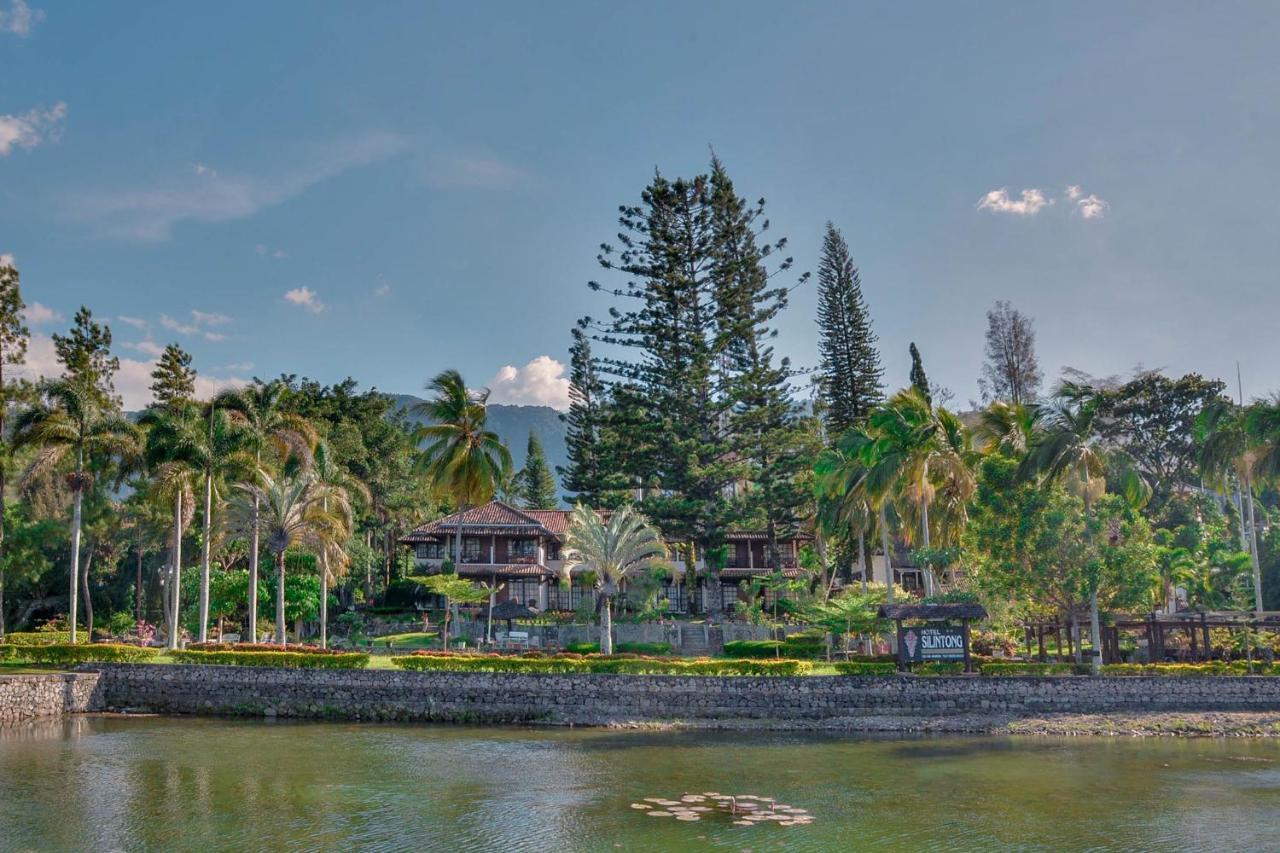 โรงแรม ชิลลินตง Ambarita ภายนอก รูปภาพ